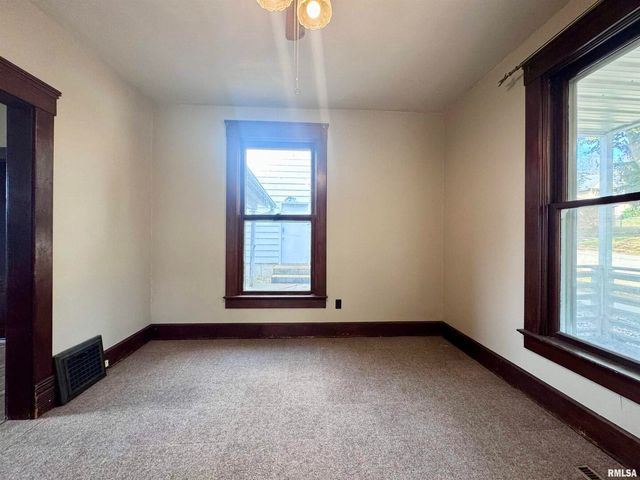 916 7TH Street, Fulton, IL 61252