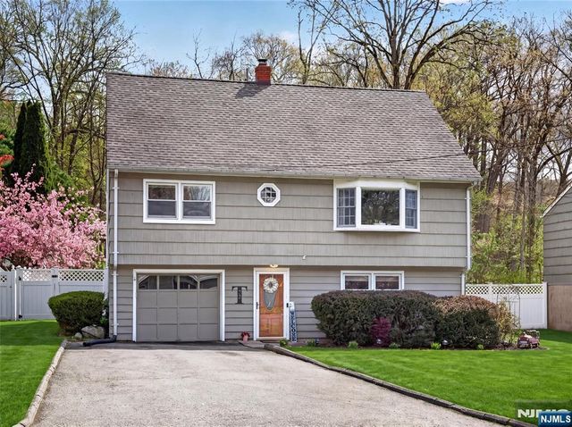 22 Wildwood Terrace, Ringwood, NJ 07456