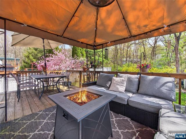 22 Wildwood Terrace, Ringwood, NJ 07456