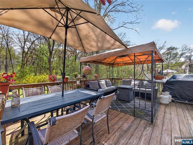 22 Wildwood Terrace, Ringwood, NJ 07456