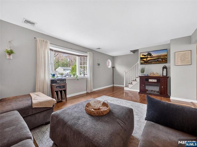 22 Wildwood Terrace, Ringwood, NJ 07456