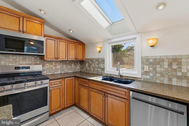 14 VAN DUYN DR, Ewing, NJ 08618