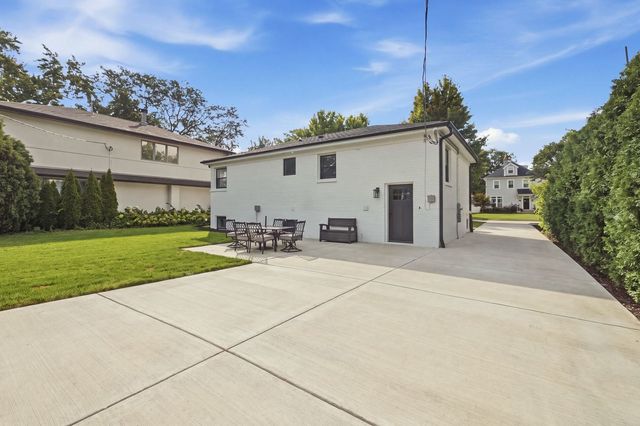 535 The Lane, Hinsdale, IL 60521