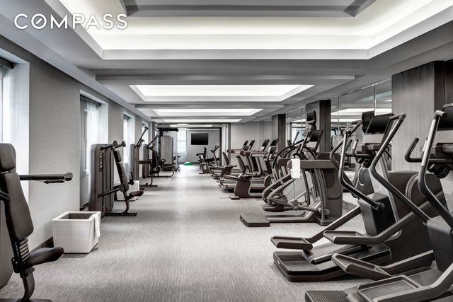 2 E 55th Street 918W17, New York City, NY 10022