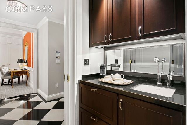2 E 55th Street 918W17, New York City, NY 10022