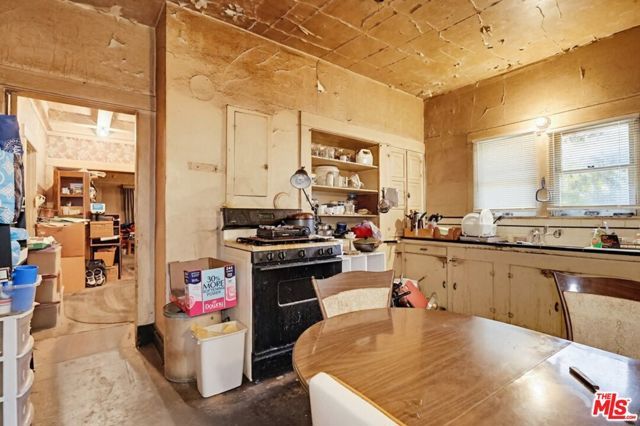 1247 W 49th Street, Los Angeles, CA 90037