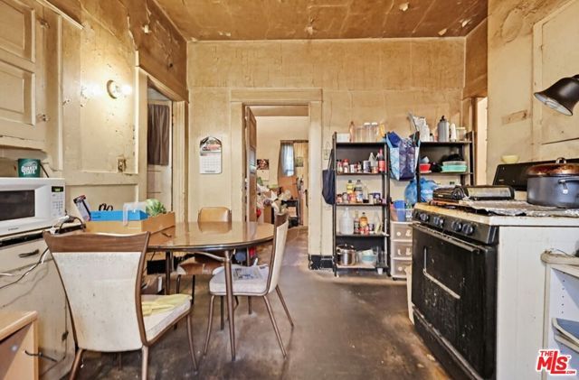 1247 W 49th Street, Los Angeles, CA 90037