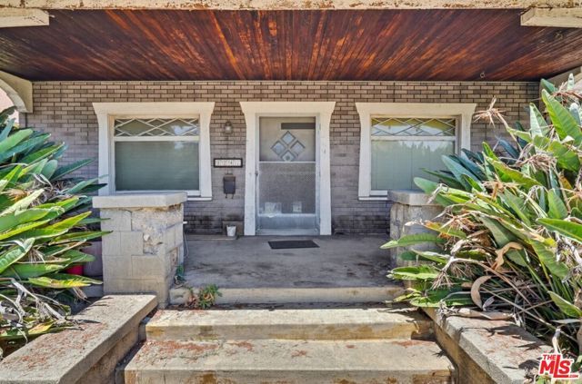 1247 W 49th Street, Los Angeles, CA 90037