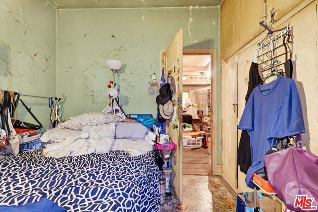 1247 W 49th Street, Los Angeles, CA 90037