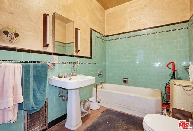 1247 W 49th Street, Los Angeles, CA 90037