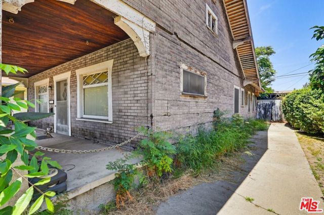 1247 W 49th Street, Los Angeles, CA 90037