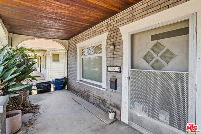 1247 W 49th Street, Los Angeles, CA 90037