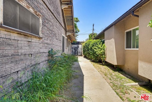 1247 W 49th Street, Los Angeles, CA 90037