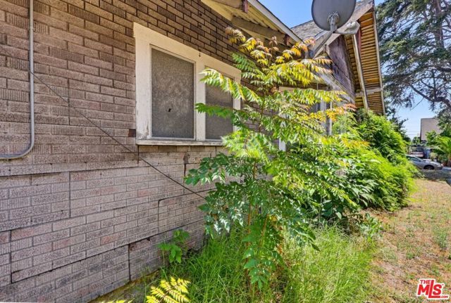 1247 W 49th Street, Los Angeles, CA 90037