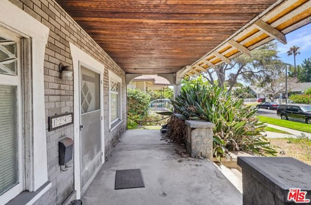 1247 W 49th Street, Los Angeles, CA 90037