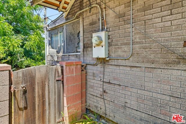 1247 W 49th Street, Los Angeles, CA 90037