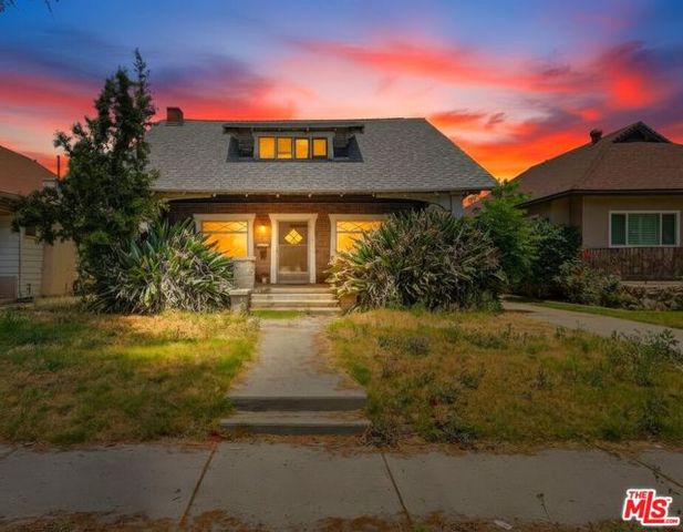 1247 W 49th Street, Los Angeles, CA 90037