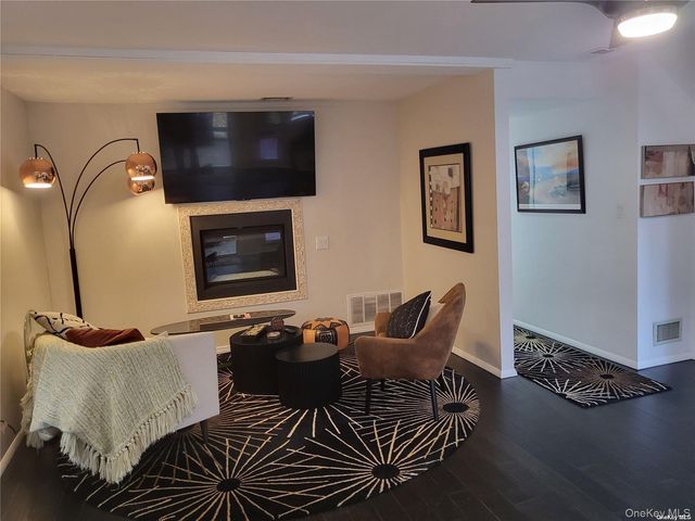 73 Spinney Road, East Quogue, NY 11942