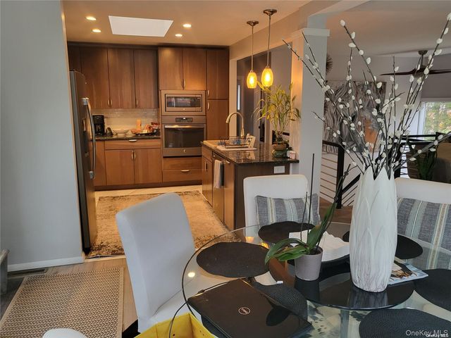 73 Spinney Road, East Quogue, NY 11942