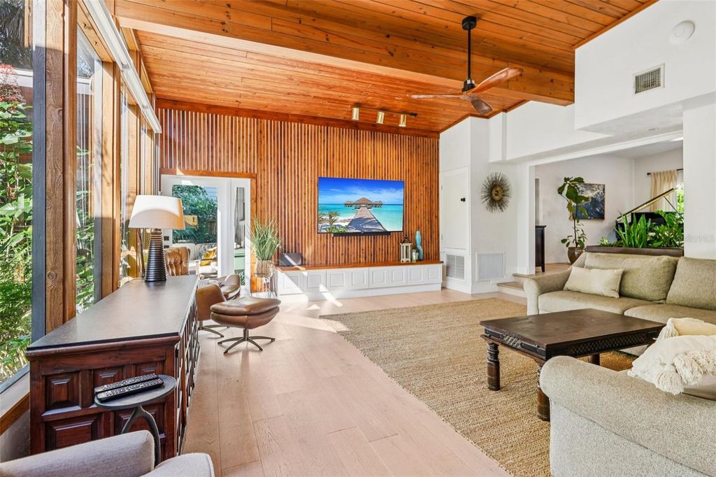 Image 12 of property listing at 1016 HOWELL BRANCH ROAD, Winter Park, FL 32789