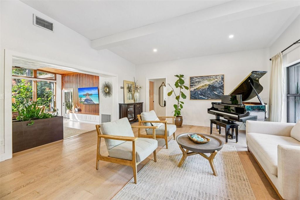 Image 25 of property listing at 1016 HOWELL BRANCH ROAD, Winter Park, FL 32789