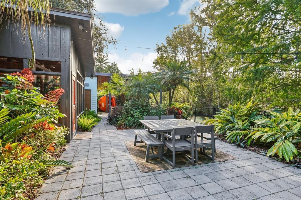 Image 58 of property listing at 1016 HOWELL BRANCH ROAD, Winter Park, FL 32789