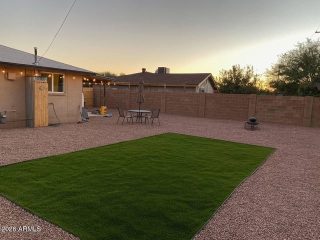 6320 W MITCHELL Drive, Phoenix, AZ 85033