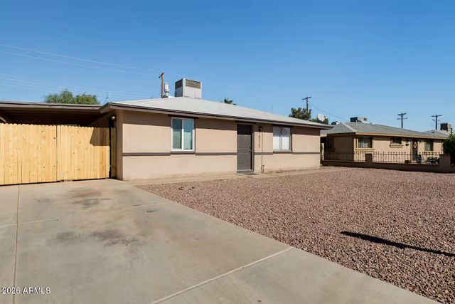 6320 W MITCHELL Drive, Phoenix, AZ 85033