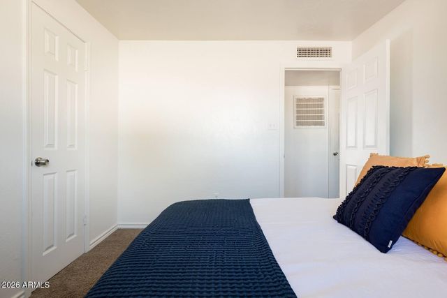 6320 W MITCHELL Drive, Phoenix, AZ 85033