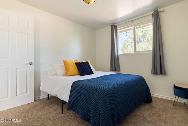 6320 W MITCHELL Drive, Phoenix, AZ 85033