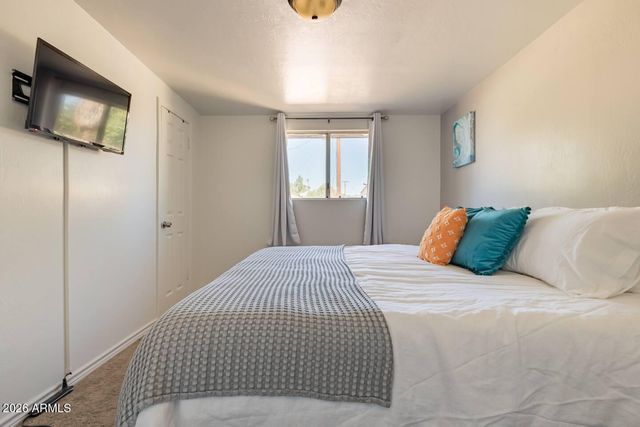 6320 W MITCHELL Drive, Phoenix, AZ 85033