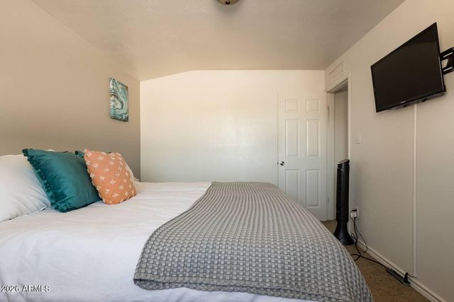 6320 W MITCHELL Drive, Phoenix, AZ 85033