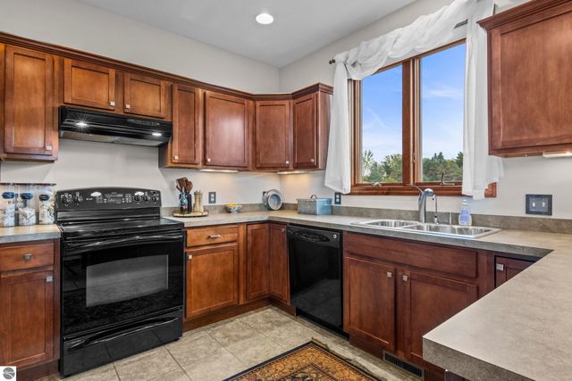 6536 Indian Hill Road, Honor, MI 49640