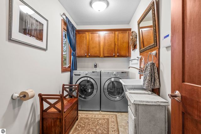 6536 Indian Hill Road, Honor, MI 49640