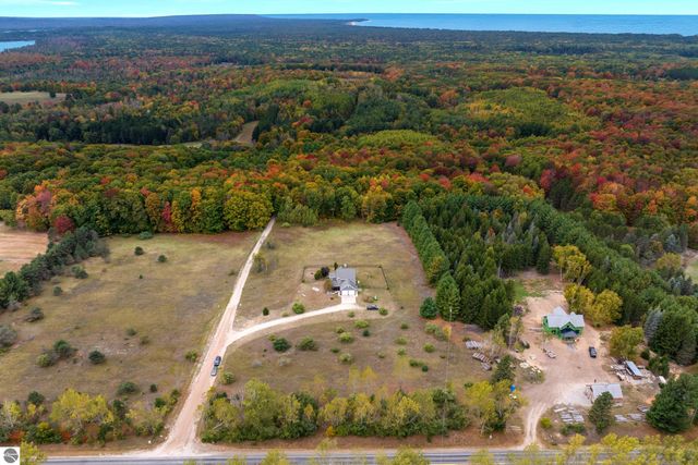 6536 Indian Hill Road, Honor, MI 49640