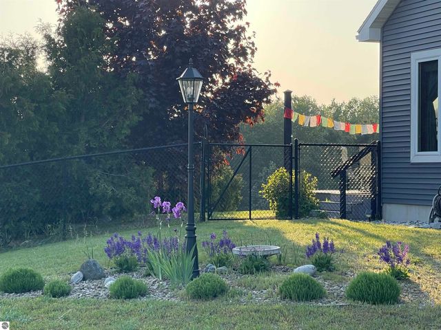 6536 Indian Hill Road, Honor, MI 49640