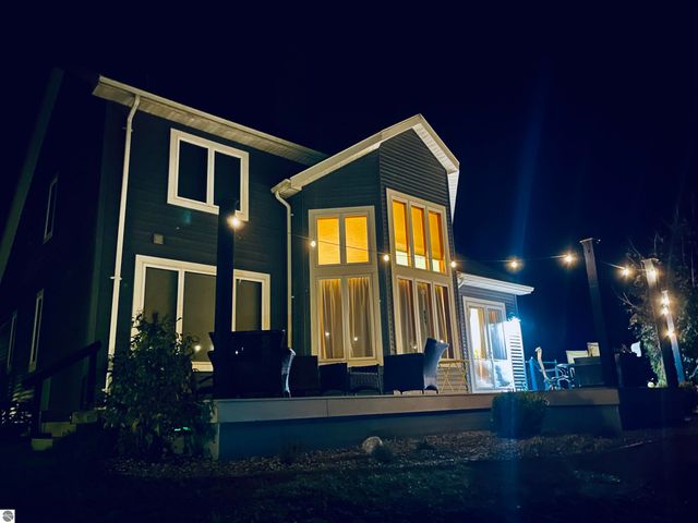 6536 Indian Hill Road, Honor, MI 49640