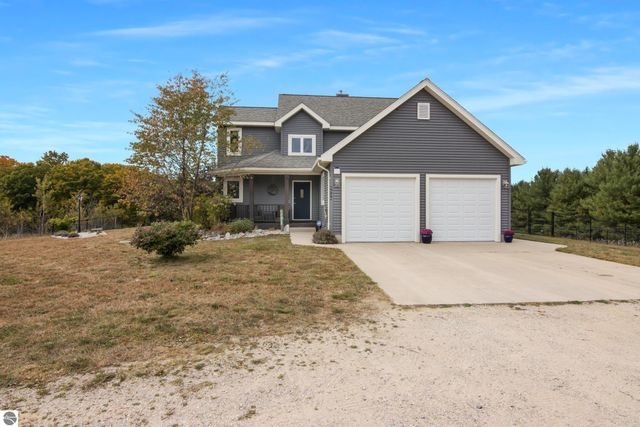 6536 Indian Hill Road, Honor, MI 49640