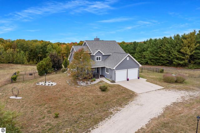 6536 Indian Hill Road, Honor, MI 49640