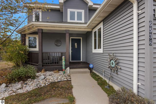 6536 Indian Hill Road, Honor, MI 49640