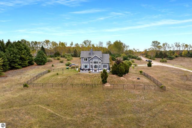 6536 Indian Hill Road, Honor, MI 49640