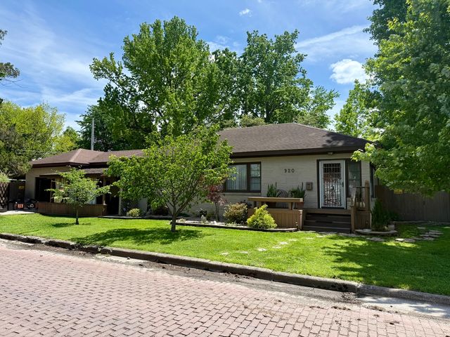 920 N 14th Street, Herrin, IL 62948
