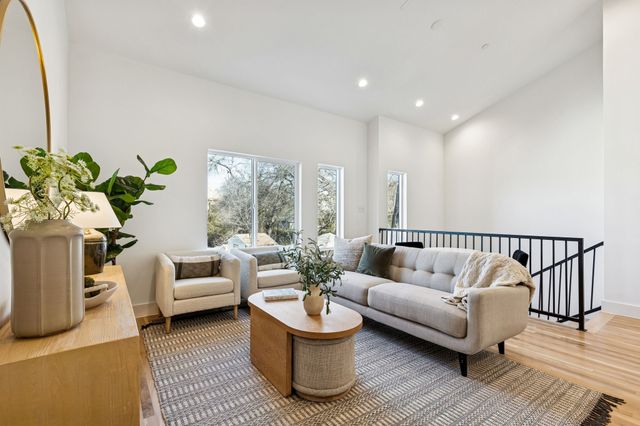 2142 Lovedale Avenue 104, Dallas, TX 75235