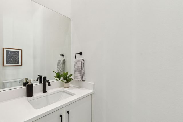 2142 Lovedale Avenue 104, Dallas, TX 75235