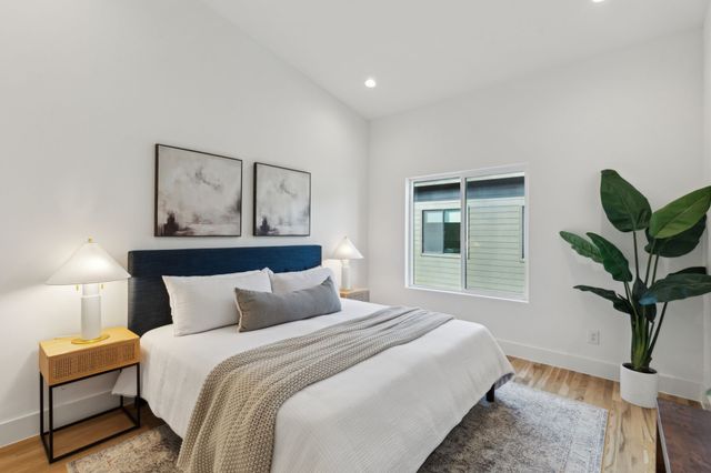 2142 Lovedale Avenue 104, Dallas, TX 75235