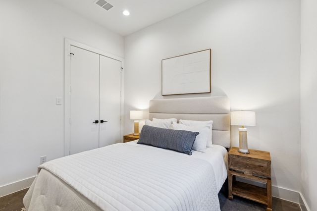 2142 Lovedale Avenue 104, Dallas, TX 75235