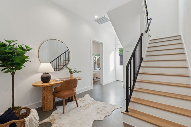 2142 Lovedale Avenue 104, Dallas, TX 75235