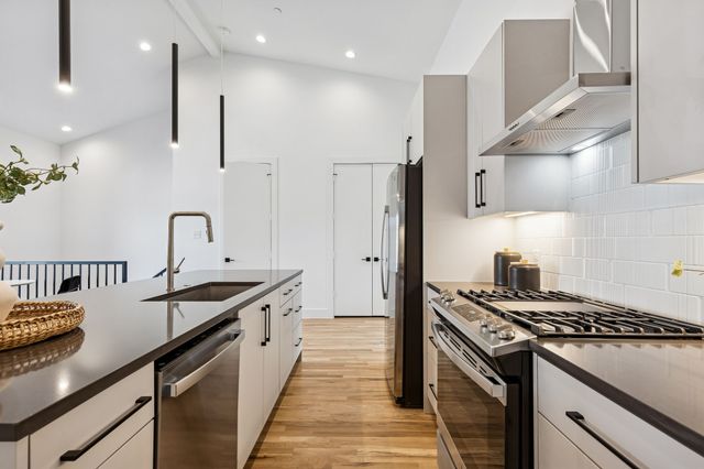 2142 Lovedale Avenue 104, Dallas, TX 75235