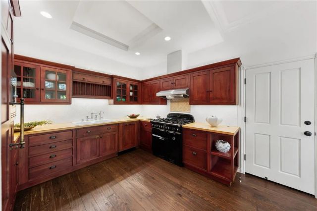 3600 5th, Corona Del Mar, CA 92625