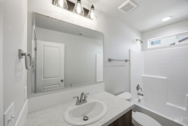 1698 Dyer St, Middleton, ID 83644